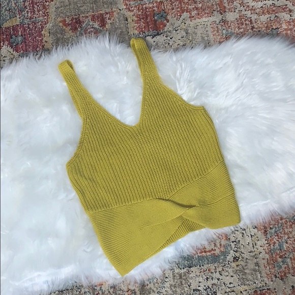 SOLD • Sleeveless Knit Top • - Picture 6 of 9